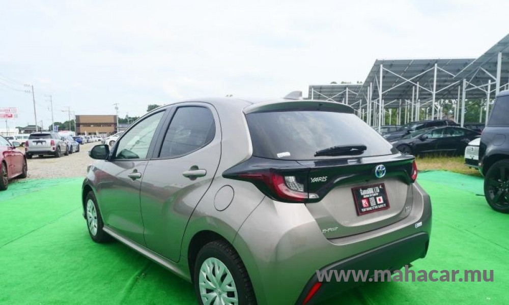 2023 Toyota Yaris Hybrid photo 3