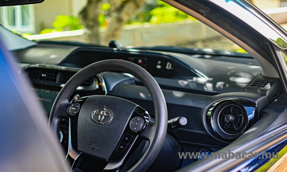2019 Toyota AQUA photo 2