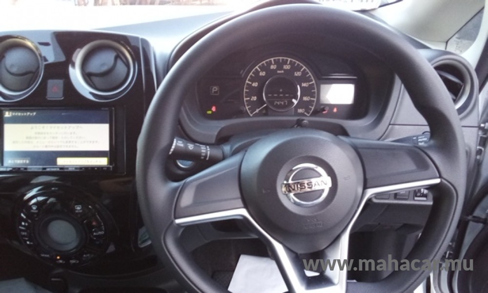 2020 Nissan NOTE E-POWER photo 5