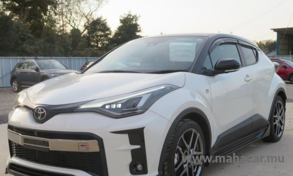 2020 Toyota CHR HYBRID, White