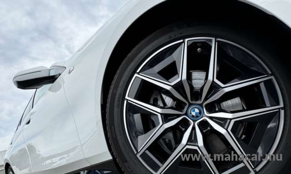 2024 BMW i5 photo 5