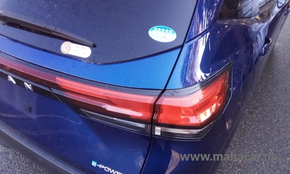 2021 Nissan NOTE E-POWER photo 3