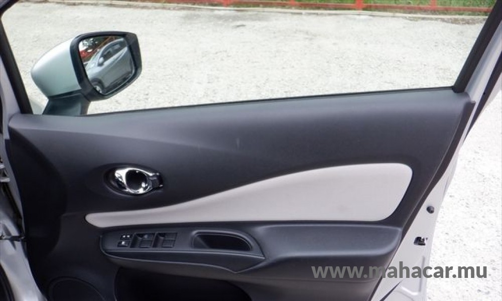 2019 Nissan NOTE E-POWER photo 16