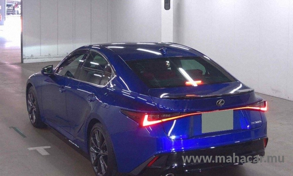 2023 LEXUS IS 300h photo 4