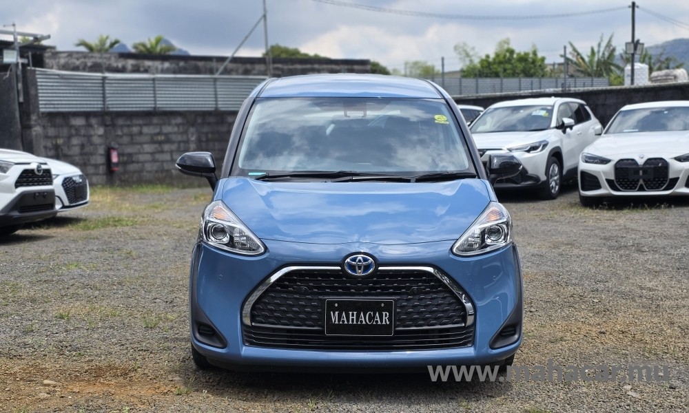 2022 Toyota Sienta Hybrid, Blue