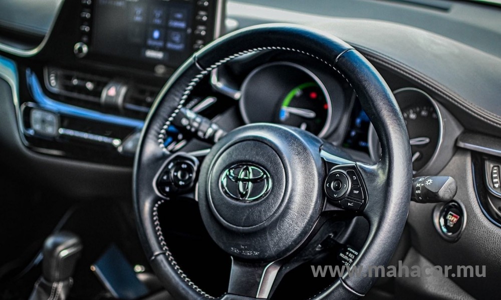 2020 Toyota CHR HYBRID photo 4