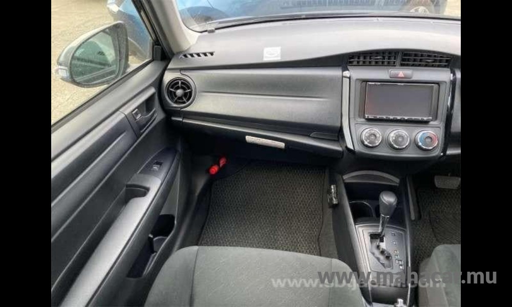 2018 Toyota Corolla Axio photo 4