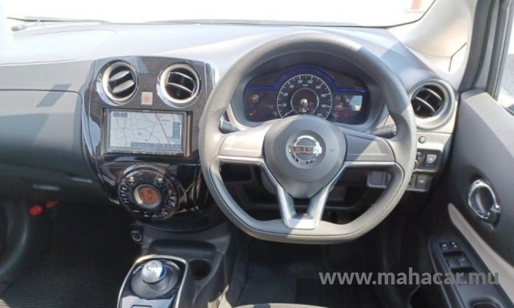 2019 Nissan NOTE E-POWER photo 3