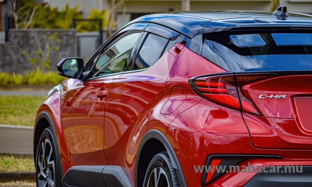 2020 Toyota CHR HYBRID photo 9