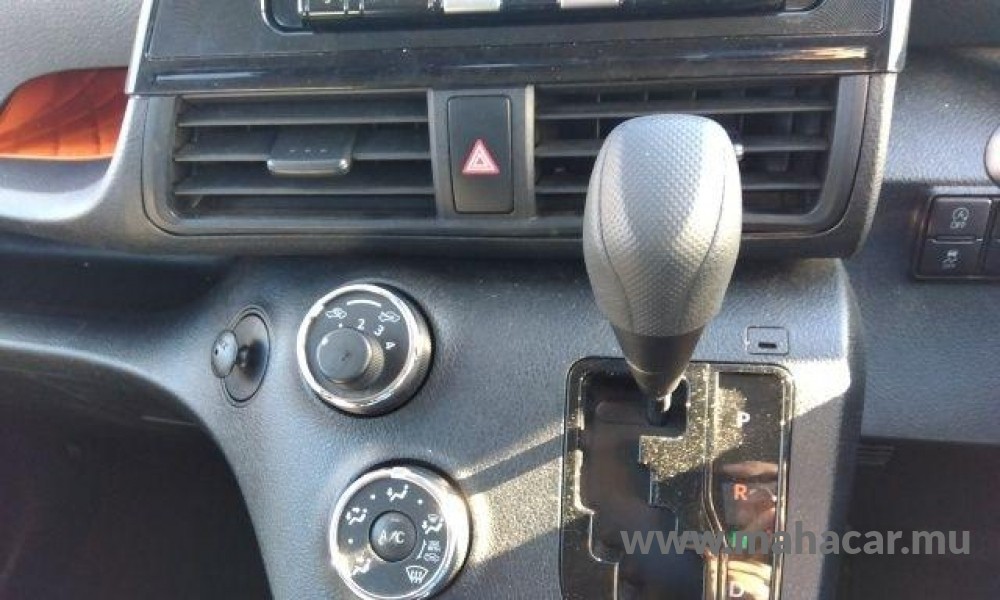 2021 Toyota Sienta photo 4