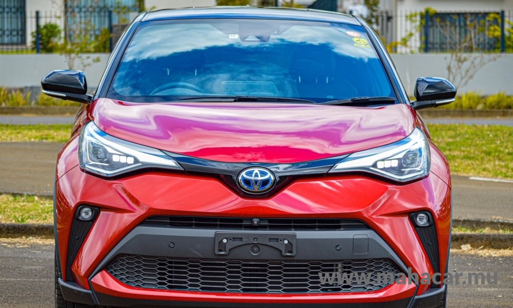 2020 Toyota CHR HYBRID, RED/BLACK