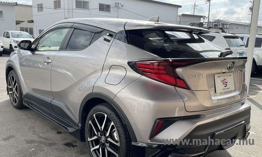 2020 Toyota CHR HYBRID photo 8