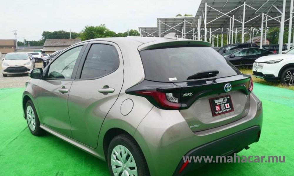 2023 Toyota Yaris Hybrid photo 4