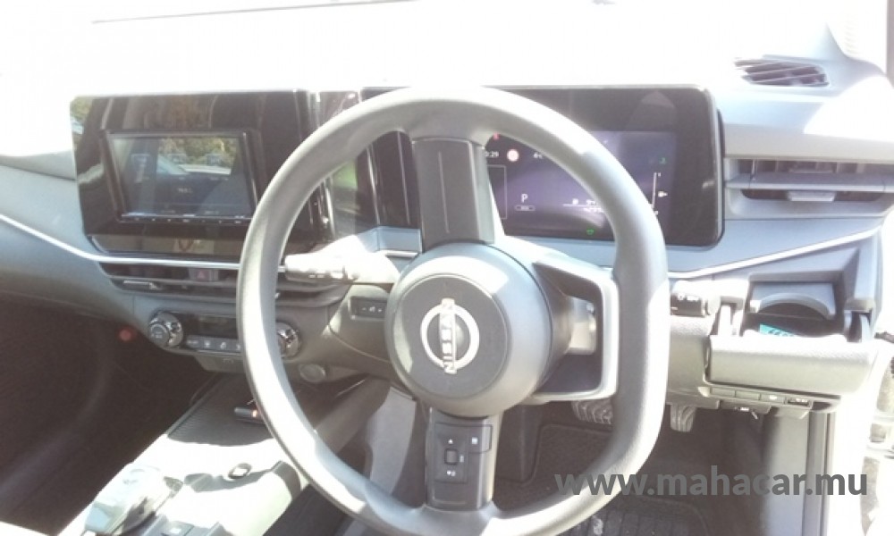 2022 Nissan NOTE E-POWER photo 2