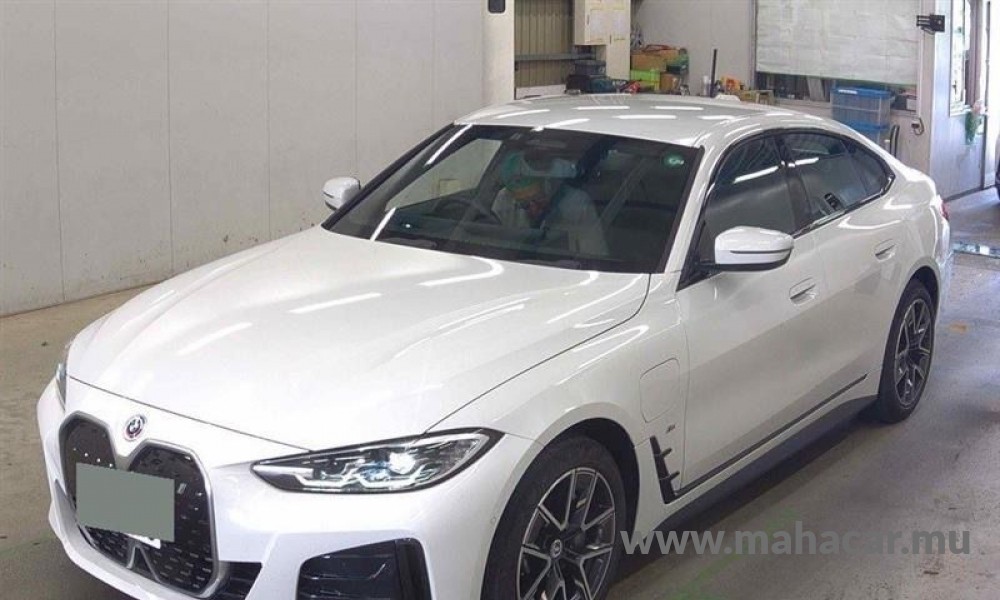 2023 BMW i4, White