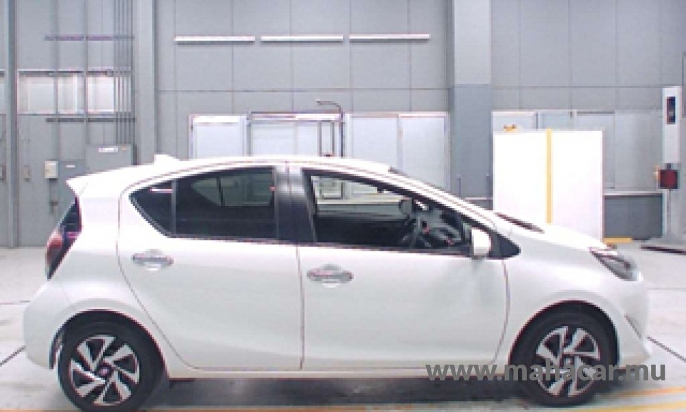 2021 Toyota AQUA photo 3