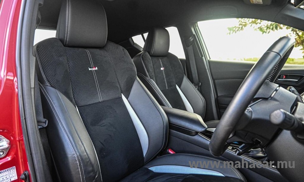 2019 Toyota CHR HYBRID photo 7