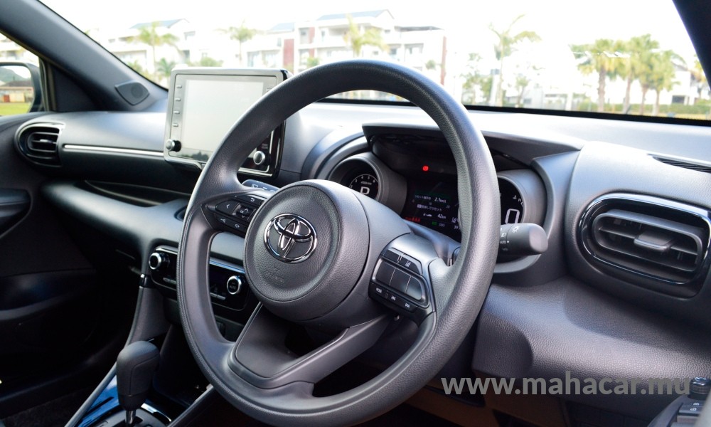 2020 Toyota Yaris photo 3