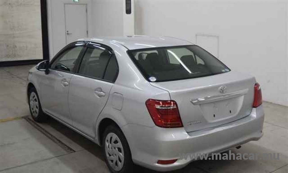 2020 Toyota Corolla Axio photo 3