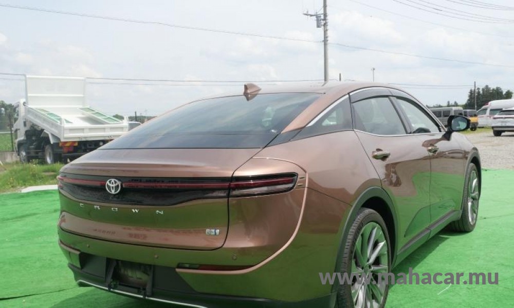 2022 Toyota Crown photo 4