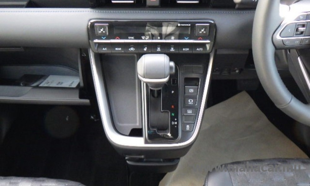 2024 Toyota VOXY photo 12