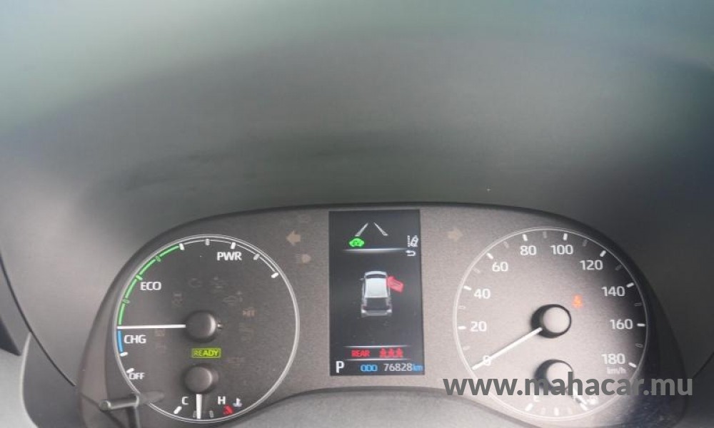 2023 Toyota Yaris Hybrid photo 2