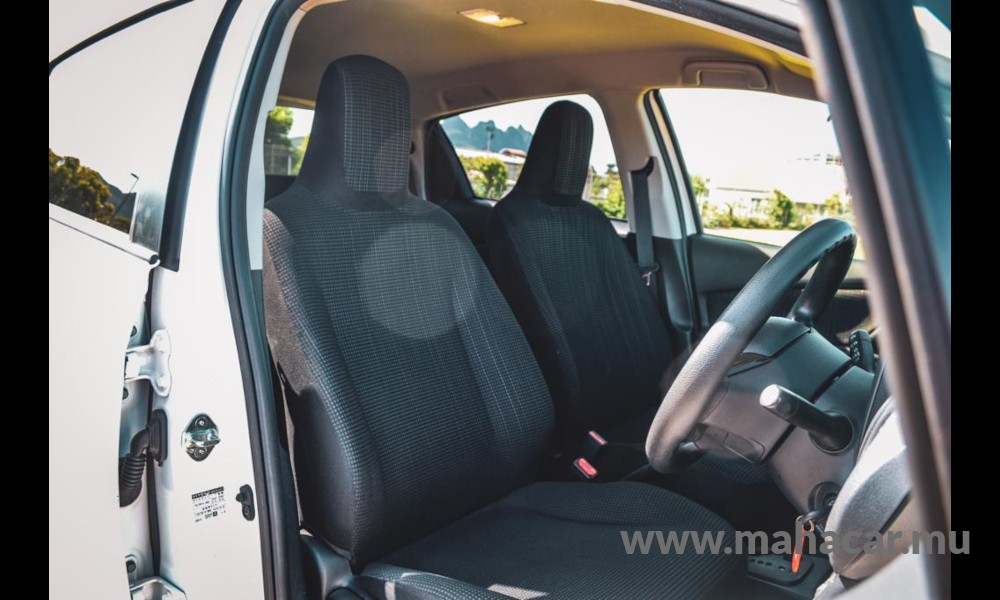 2018 Toyota VITZ HYBRID F photo 5
