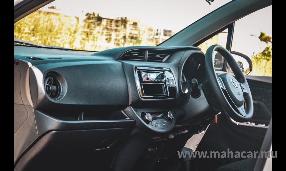 2018 Toyota VITZ HYBRID F photo 6