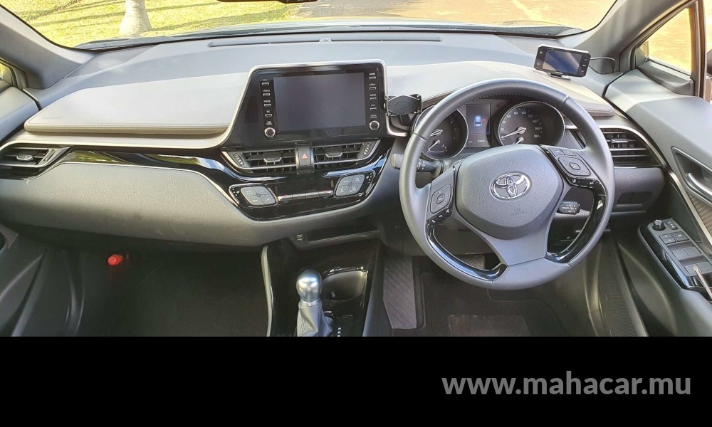 2020 Toyota CHR photo 3