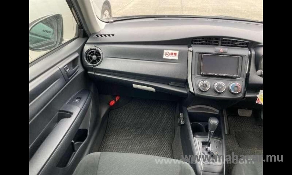 2018 Toyota Corolla Axio photo 4