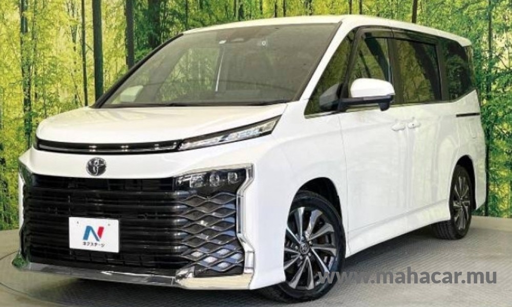 2023 Toyota VOXY, White
