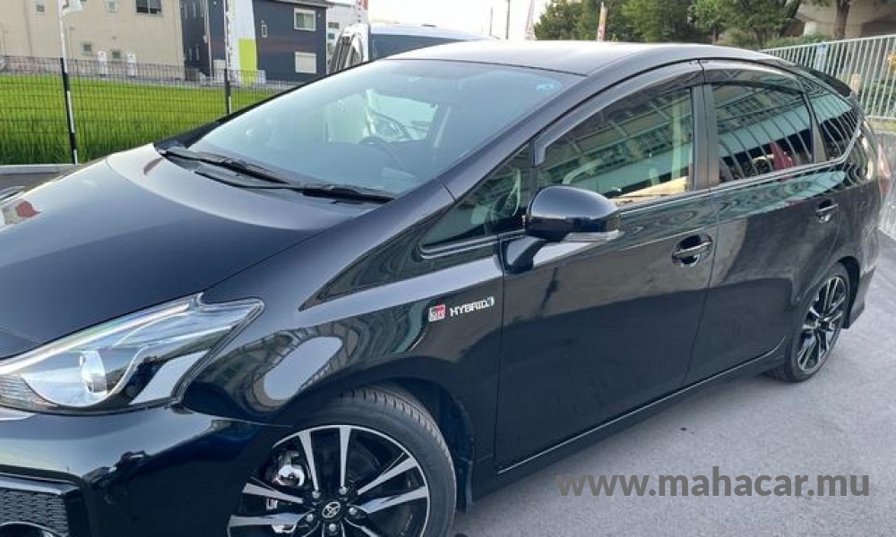 2020 Toyota Prius Alpha photo 7
