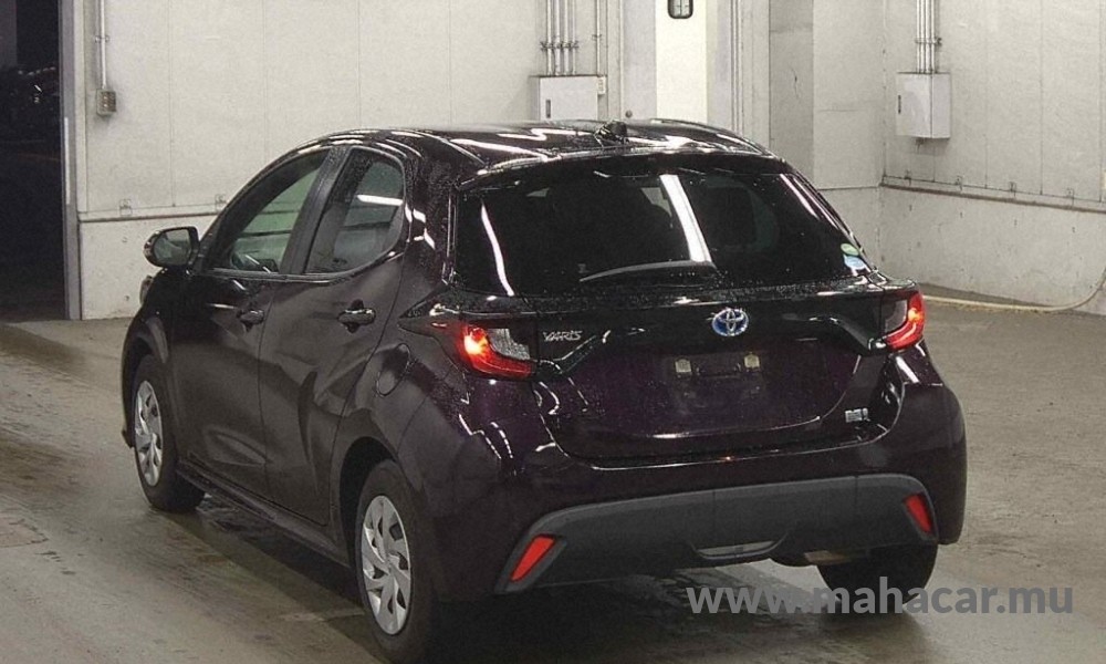 2021 Toyota Yaris Hybrid photo 2