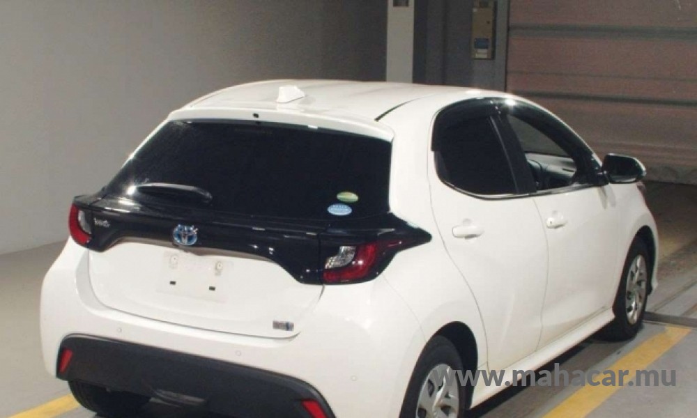 2020 Toyota Yaris photo 2