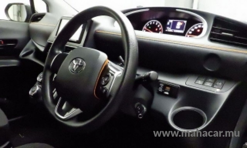 2021 Toyota Sienta photo 2