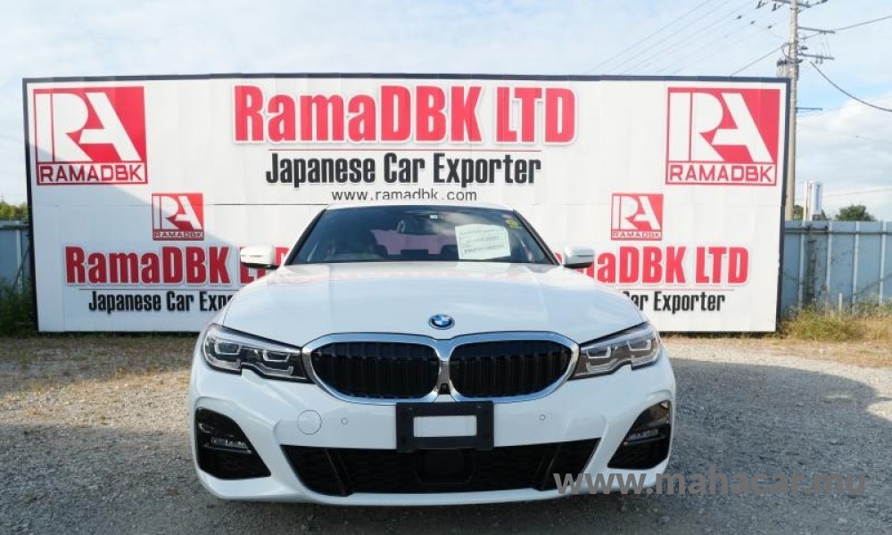 2022 BMW 330e photo 4