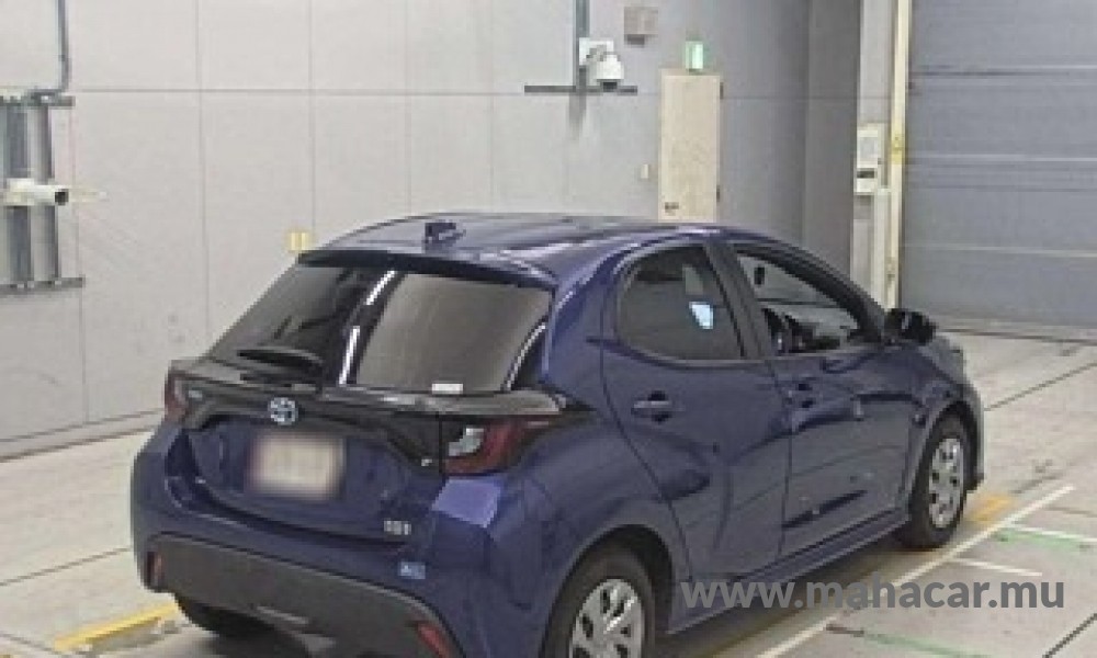 2021 Toyota Yaris Hybrid photo 2