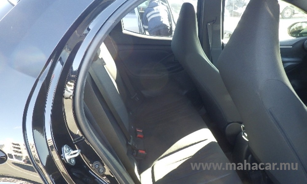 2022 Toyota Yaris Hybrid photo 3