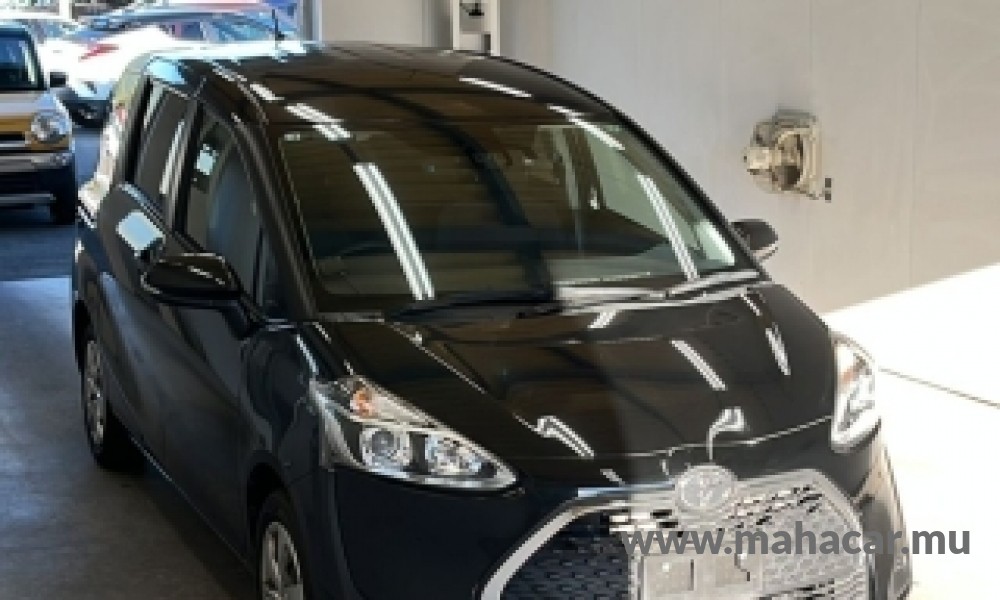 2022 Toyota Sienta photo 2