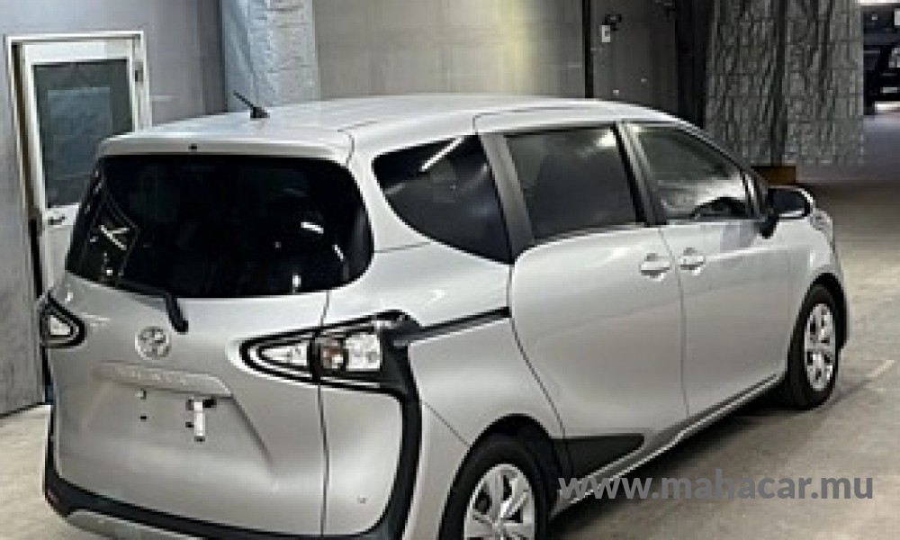 2022 Toyota Sienta photo 5
