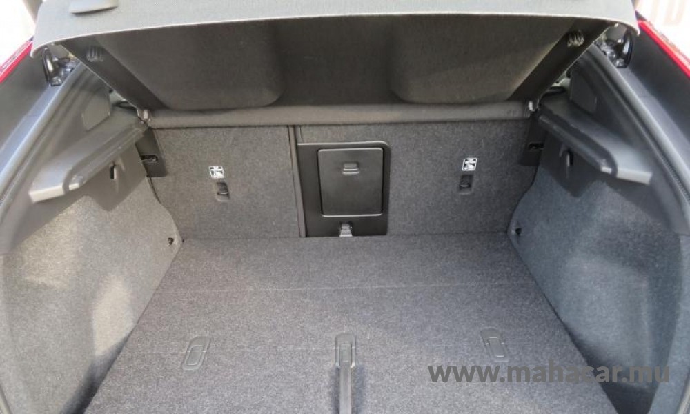 2023 VOLVO C40 photo 10
