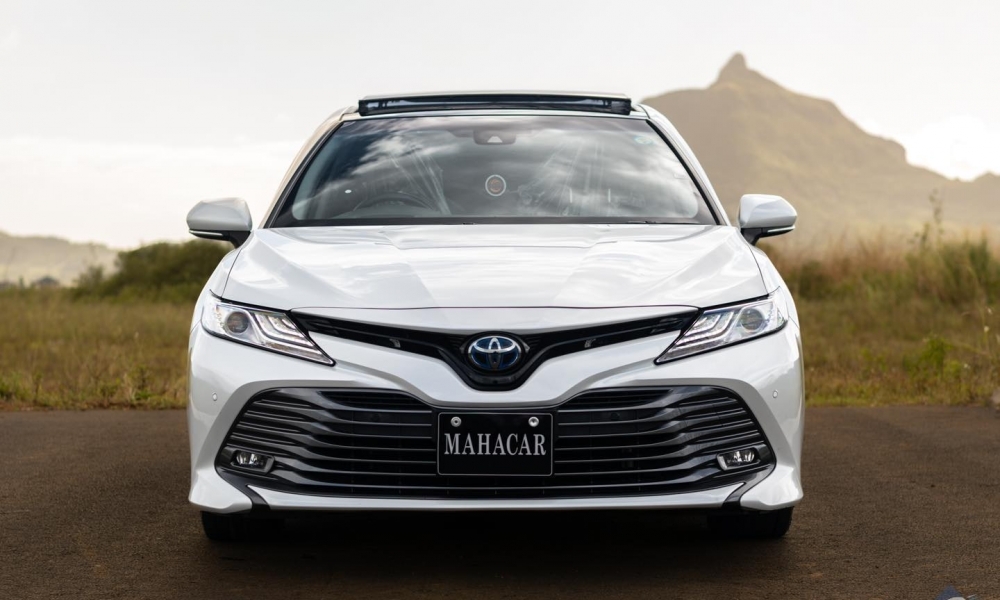 2020 Toyota Camry photo 2