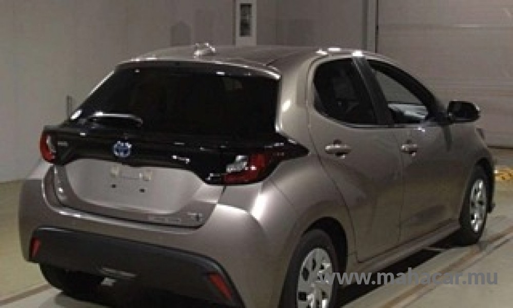 2021 Toyota Yaris Hybrid photo 2