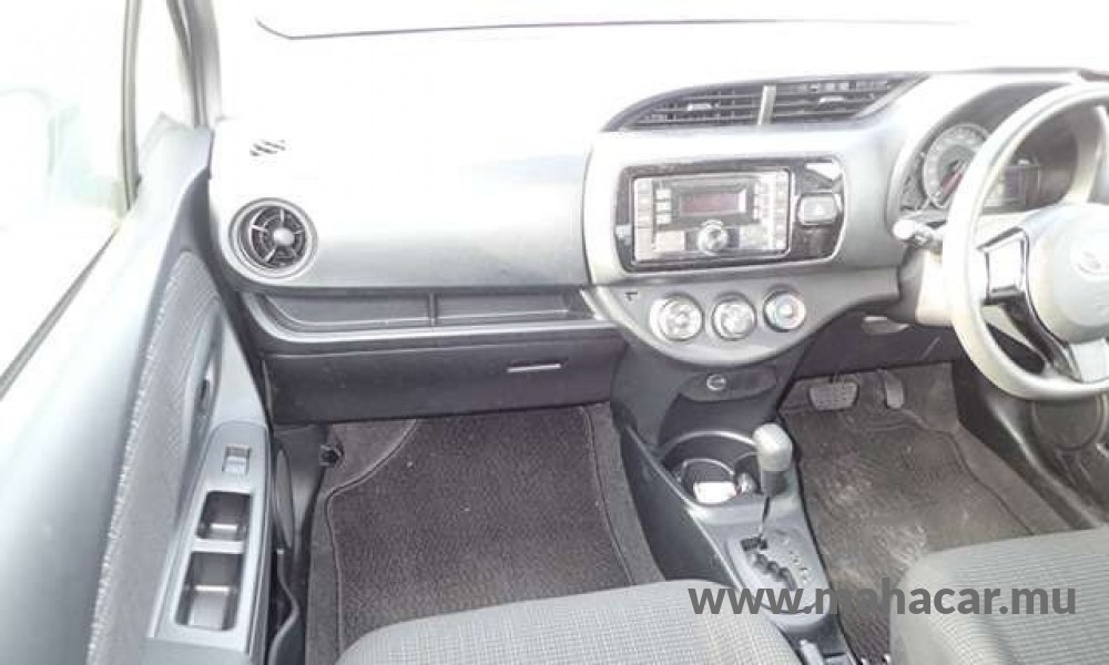 2019 Toyota Vitz photo 11