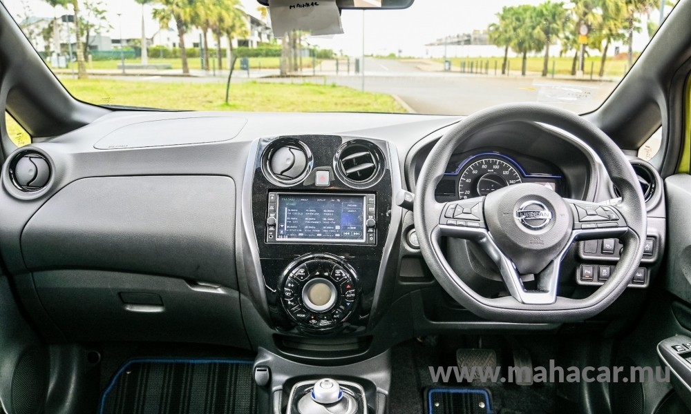 2019 Nissan NOTE E-POWER photo 3
