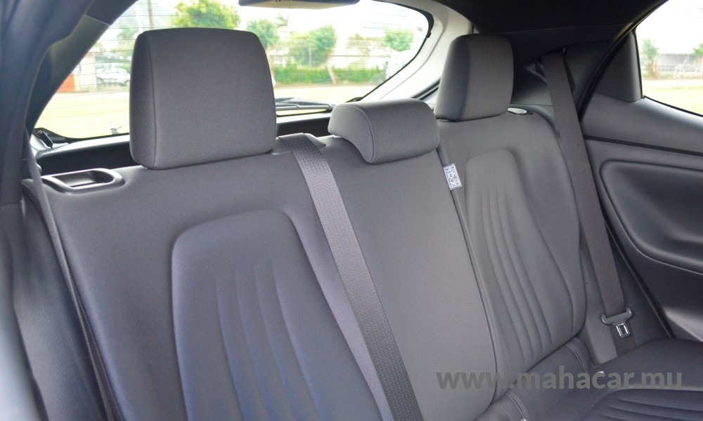 2020 Toyota Yaris photo 5