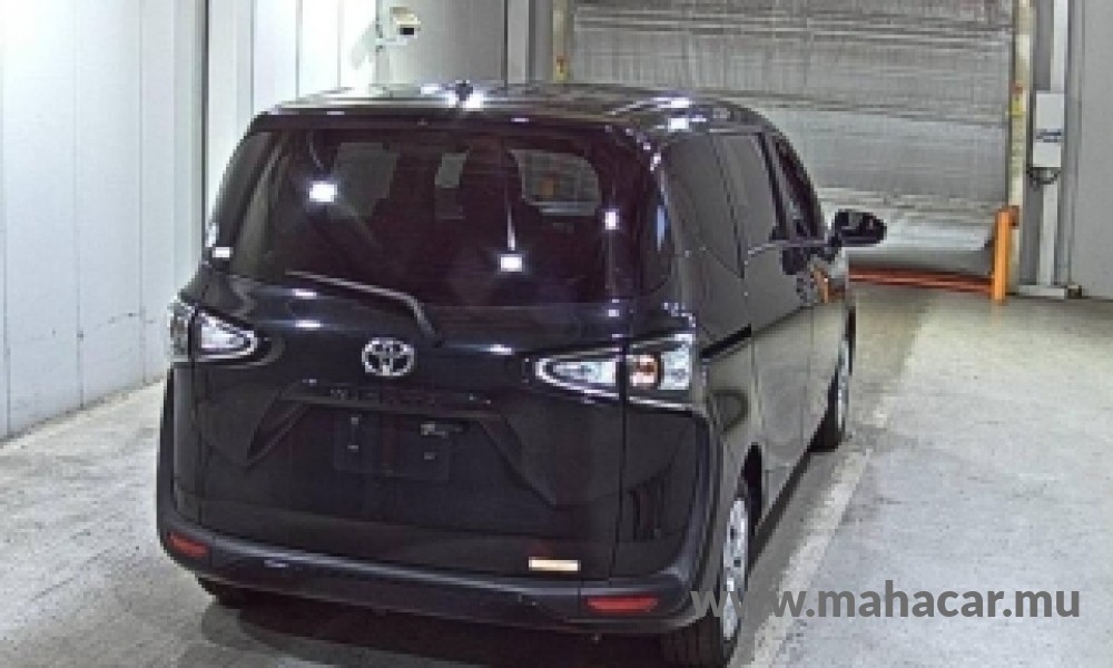 2022 Toyota Sienta photo 2