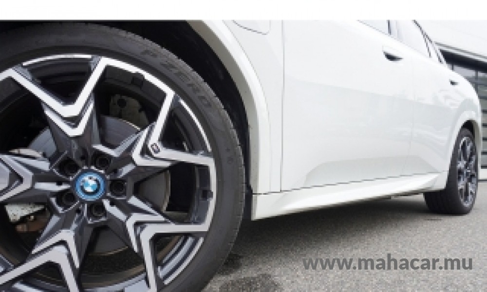 2025 BMW ix2 photo 5