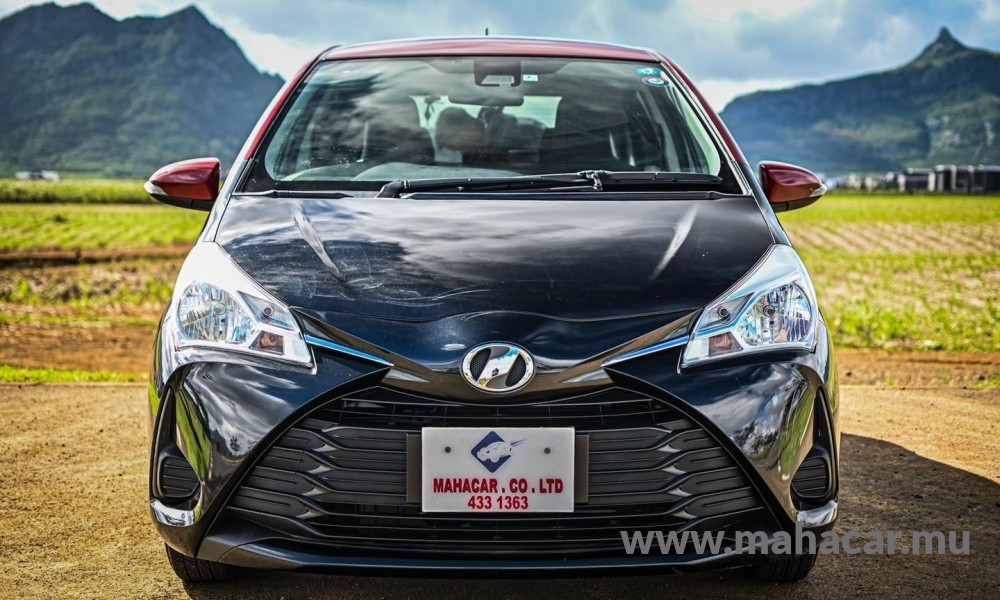 2019 Toyota Vitz photo 2