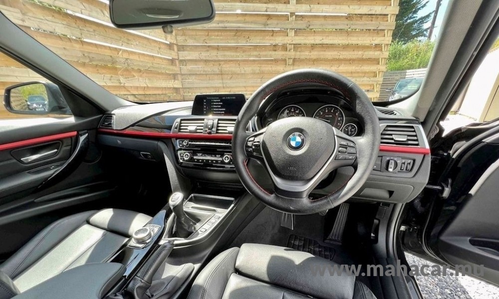 2019 BMW 318i photo 9